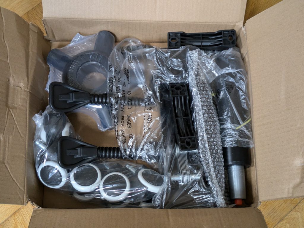 Verpackung des Zubehörs des GTPLAYER GT800A Gaming-Stuhls geöffnet (2)