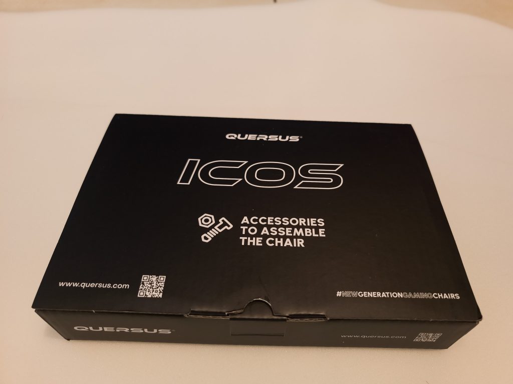 Verpackung des Zubehörs des Quersus ICOS Edition ONE Gaming-Stuhls