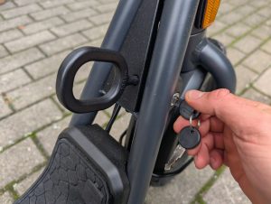 Verschluss des Egret X+ E-Scooters, eingebaut