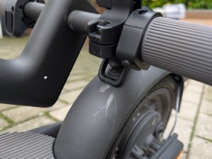 Verschluss des Klappmechanismus des Xiaomi 4 Lite E-Scooters
