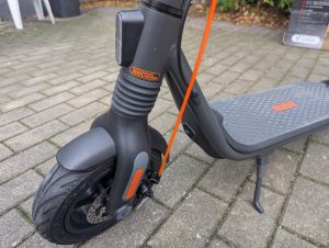 Vorderrad des Segway Ninebot F2 Pro E-Scooters