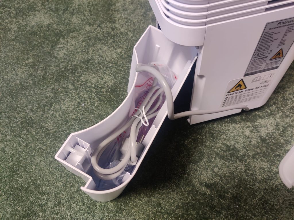 Pro Breeze PB-18 Luftentfeuchter Wassertank mit Kabel verpackt