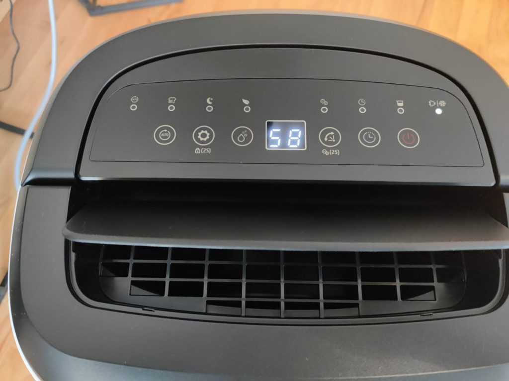 Greenmigo Alpha-12 Plus Luftentfeuchter Bedienfeld im Betrieb