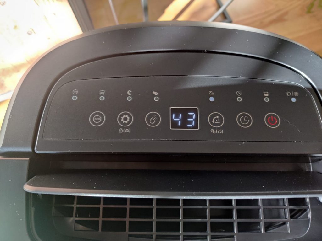 Greenmigo Alpha-12 Plus Luftentfeuchter Bedienfeld am Ende des Programms