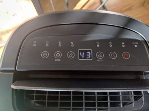 Greenmigo Alpha-12 Plus Luftentfeuchter Bedienfeld am Ende des Programms
