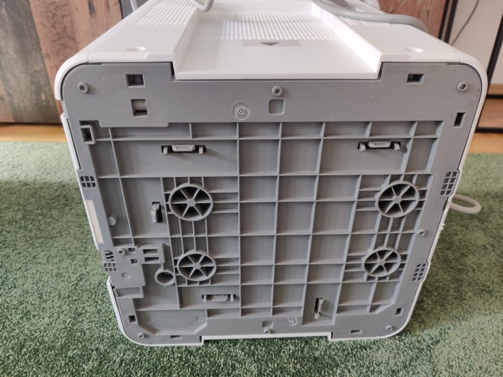 Midea Cube 20 Luftentfeuchter Ansicht von unten