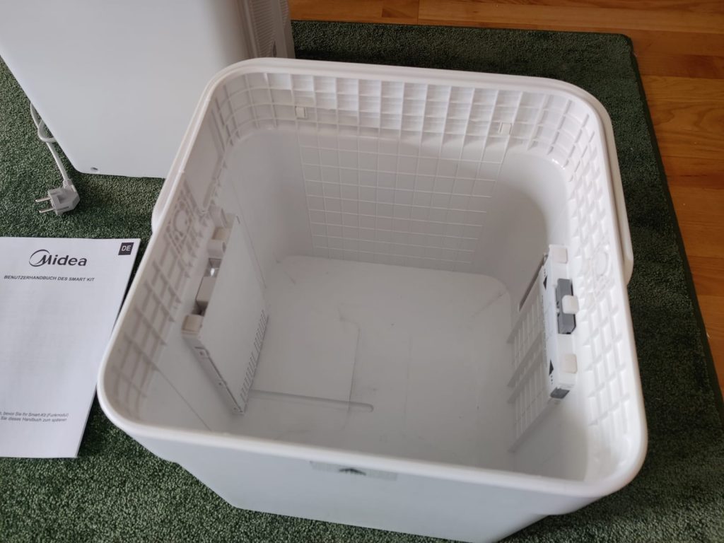 Midea Cube 20 Luftentfeuchter Eimer von oben