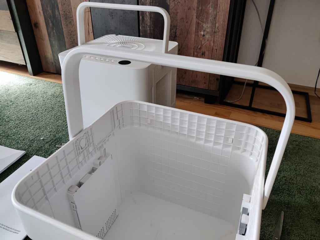 Midea Cube 20 Luftentfeuchter Eimer von vorne
