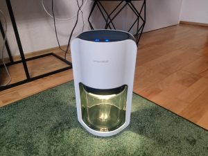 OMISOON OZ06CS Luftentfeuchter im Betrieb mit LED-Beleuchtung
