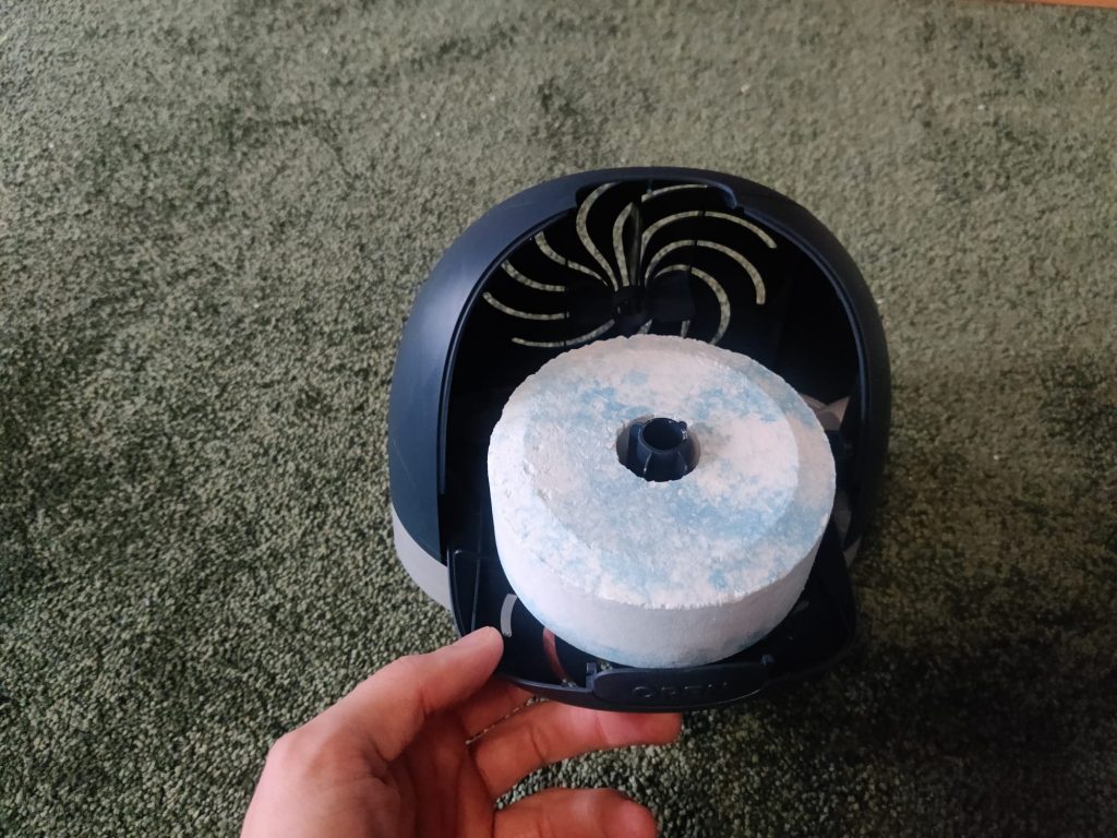 Pattex Aero 360º Luftentfeuchter Granulat eingelegt