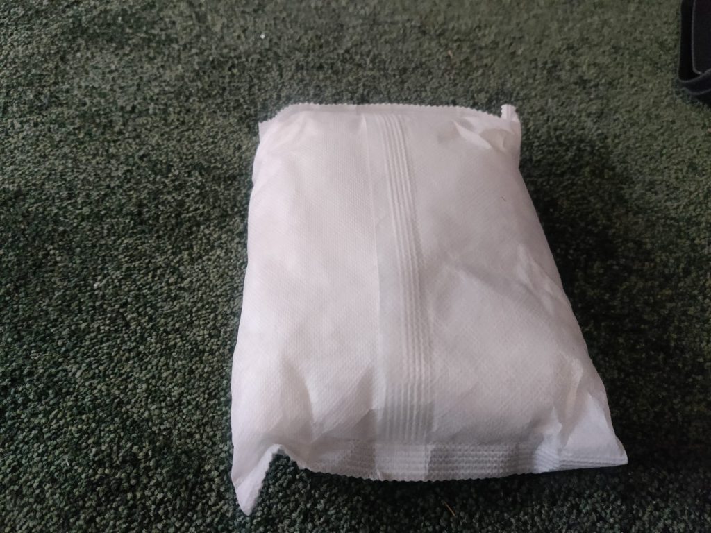 BonAura® AirOne Luftentfeuchter Granulatbeutel ausgepackt 2