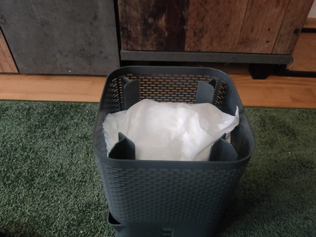 BonAura® AirOne Luftentfeuchter Granulatbeutel eingebaut 2