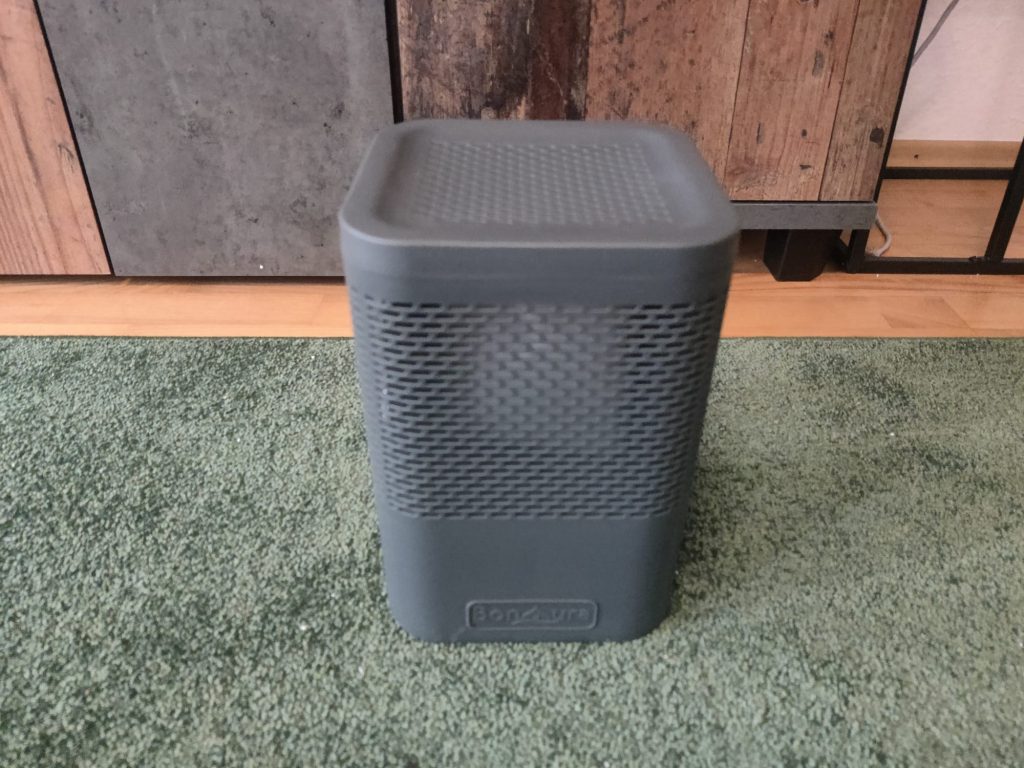BonAura® AirOne Luftentfeuchter mit Granulatbeutel von vorne