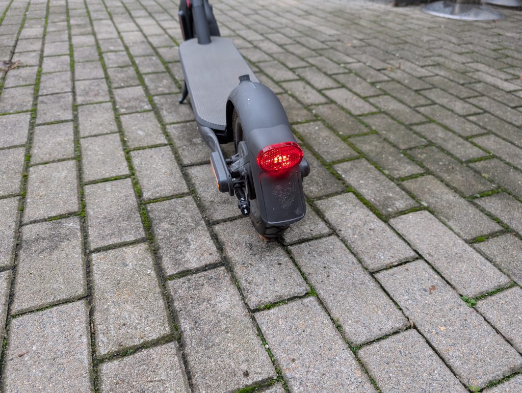 Xiaomi 4 Lite E-Scooter von hinten