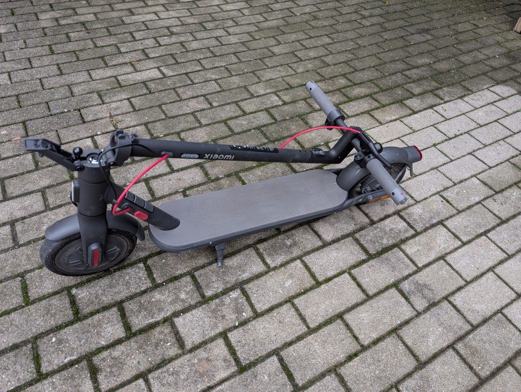 Xiaomi 4 Lite E-Scooter zusammengeklappt