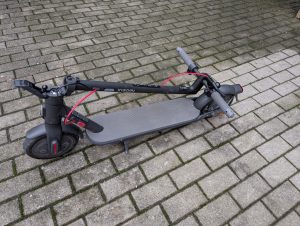 Xiaomi 4 Lite E-Scooter zusammengeklappt