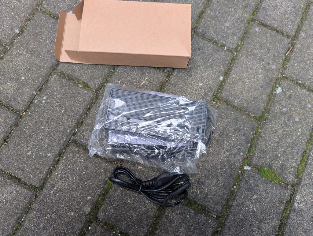 Zubehörverpackung des Acer AES023 E-Scooters (2)