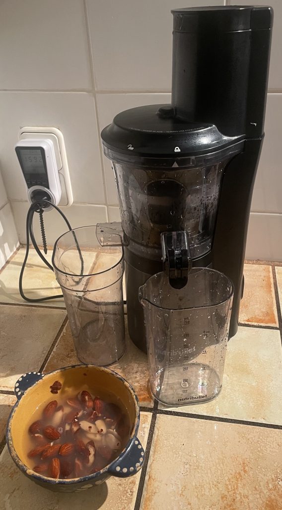 nutribullet NBJ500 Slow-Juicer Vorbereitung Mandelmilch