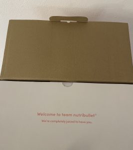 nutribullet NBJ500 Slow-Juicer beim Öffnen des Kartons