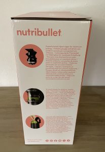 nutribullet NBJ500 Slow-Juicer im Karton von der rechten Seite