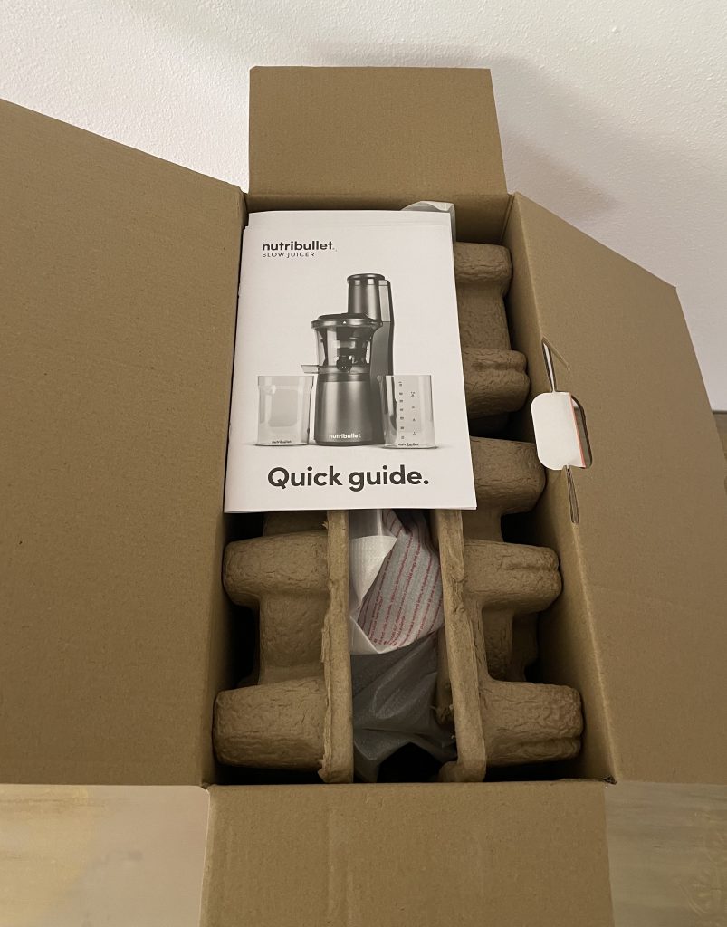 nutribullet NBJ500 Slow-Juicer im geöffneten Karton