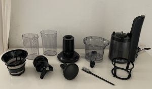 nutribullet NBJ500 Slow-Juicer in alle Einzelteile zerlegt
