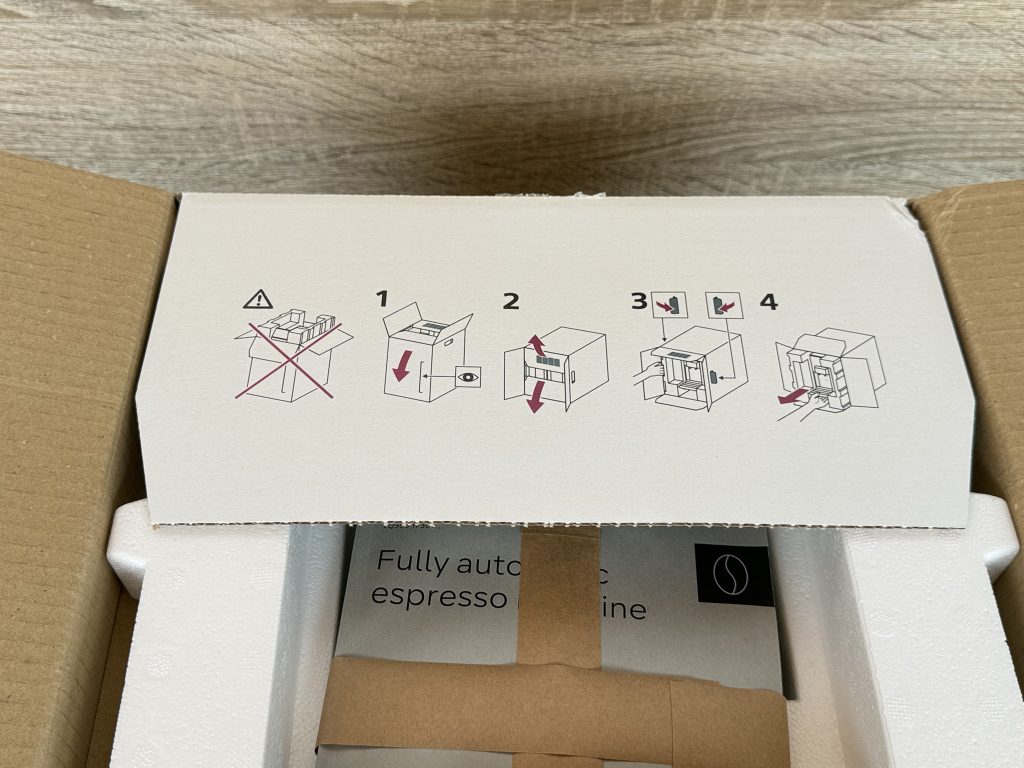 Siemens EQ300 TF301E19 Kaffeevollautomat Auspackhinweis