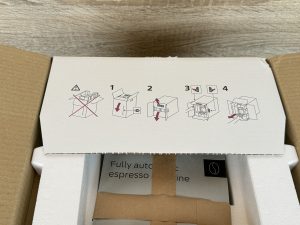 Siemens EQ300 TF301E19 Kaffeevollautomat Auspackhinweis