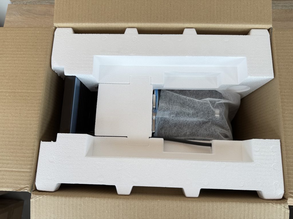 Siemens EQ300 TF301E19 Kaffeevollautomat in der Verpackung 2