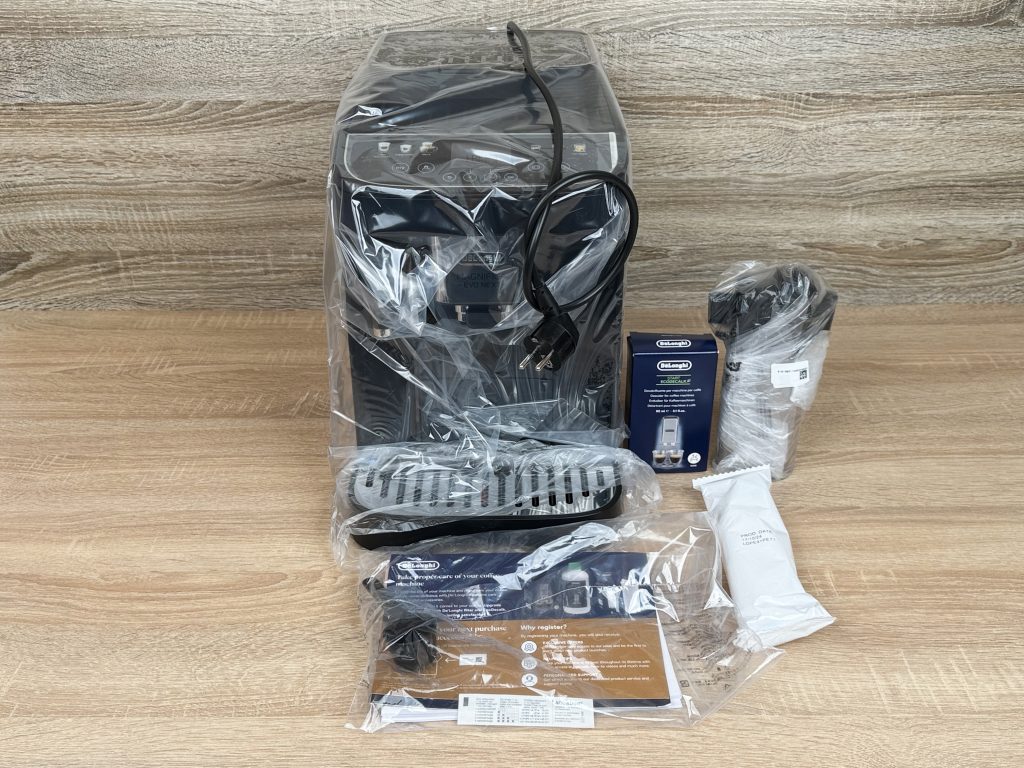 De'Longhi Magnifica Evo Next ECAM 310.60.B Kaffeevollautomat ausgepackt 3