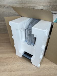 Siemens EQ300 TF301E19 Kaffeevollautomat beim auspacken