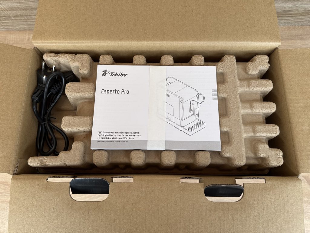 Tchibo Esperto Pro Kaffeevollautomat in der Verpackung 1
