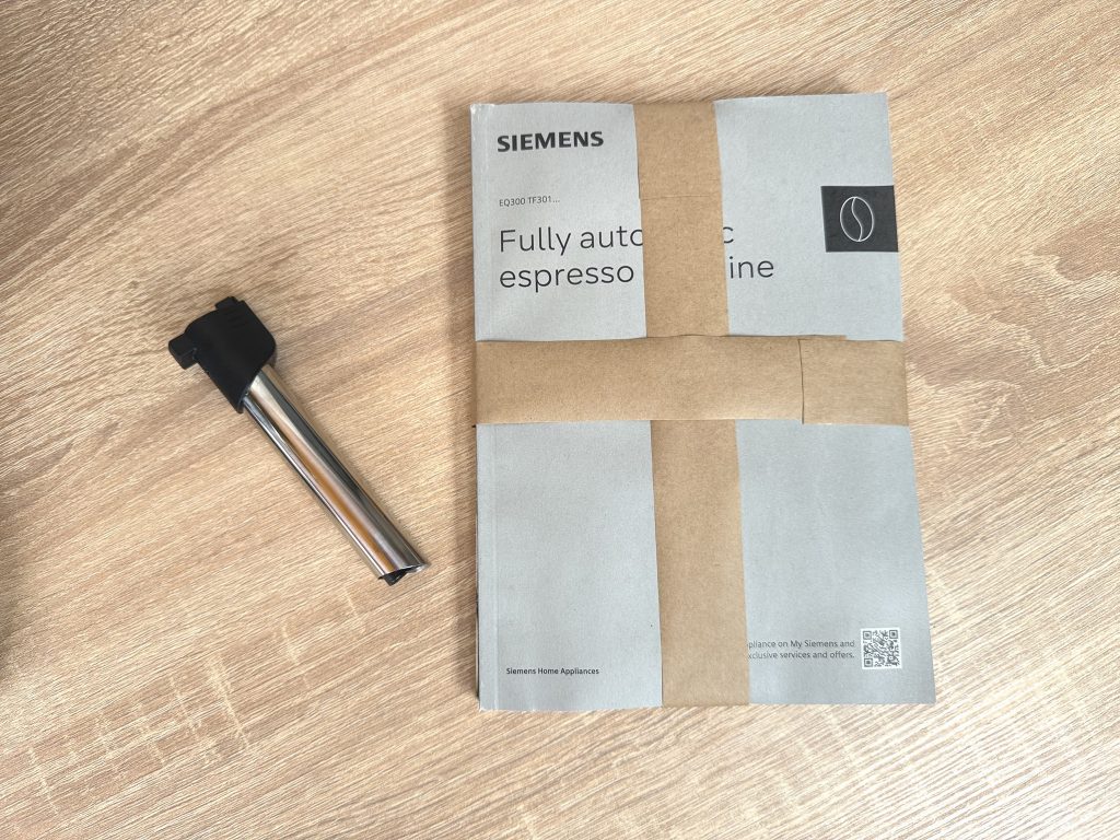 Siemens EQ300 TF301E19 Kaffeevollautomat Anleitung und Milchaufschäumer