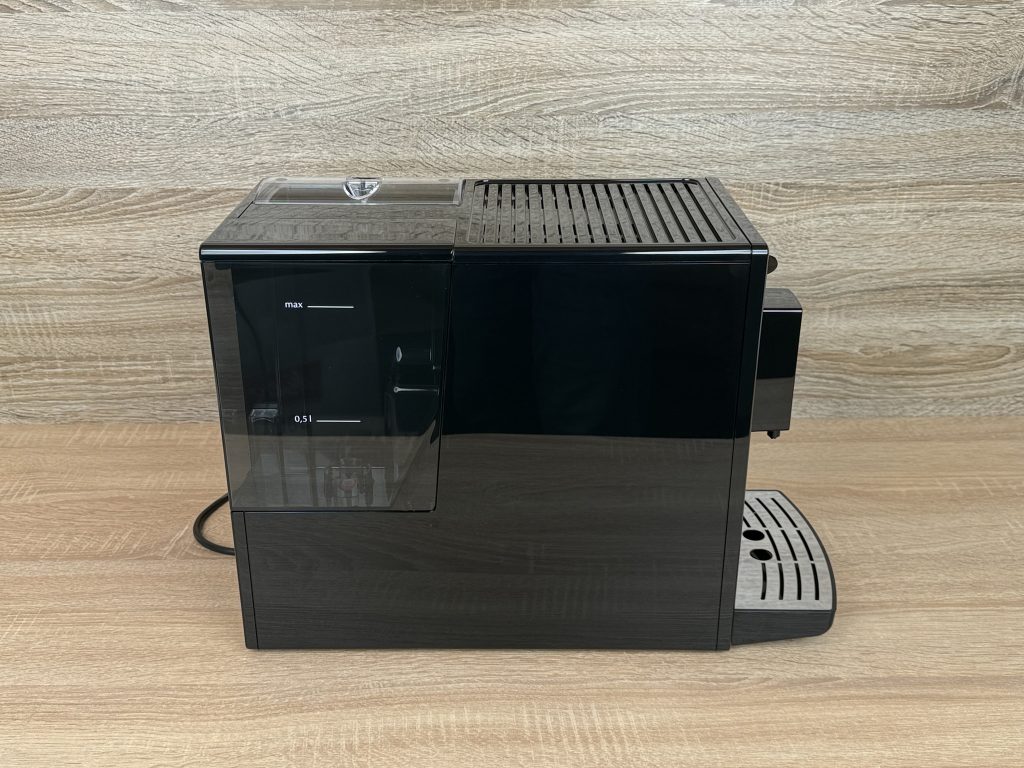 Melitta Solo E 950-222 Kaffeevollautomat linke Seite