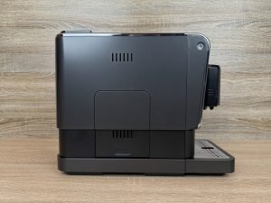Tchibo Esperto Pro Kaffeevollautomat linke Seite