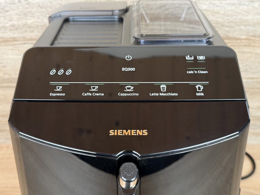 Siemens EQ300 TF301E19 Kaffeevollautomat Detail Bedienfeld