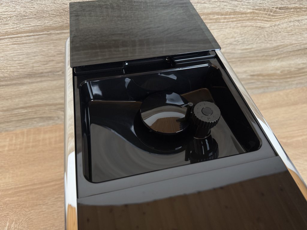 Tchibo Esperto Pro Kaffeevollautomat Detail Kaffeebohnenbehälter