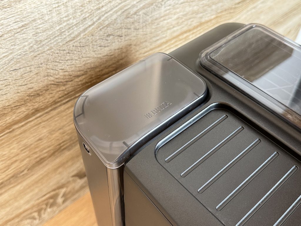 Siemens EQ300 TF301E19 Kaffeevollautomat Detail Wasserbegälter 1
