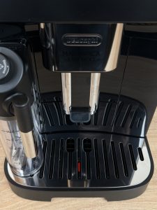 De'Longhi Magnifica Evo Next ECAM 310.60.B Kaffeevollautomat Detail Ausgießer