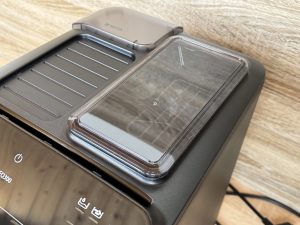 Siemens EQ300 TF301E19 Kaffeevollautomat Detail Bohnenbehälter 1