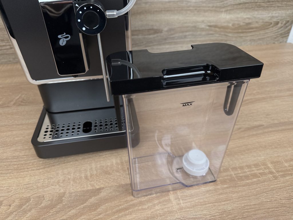 Tchibo Esperto Pro Kaffeevollautomat Detail Wasserbehälter mit integriertem Filter