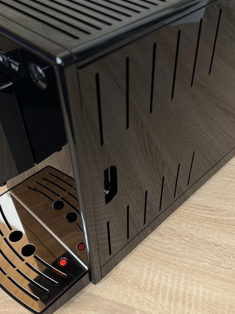 Melitta Solo E 950-222 Kaffeevollautomat Detail Seitenklappe