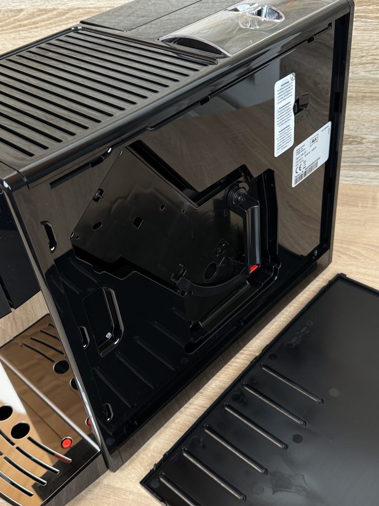Melitta Solo E 950-222 Kaffeevollautomat mit offener Seitenklappe