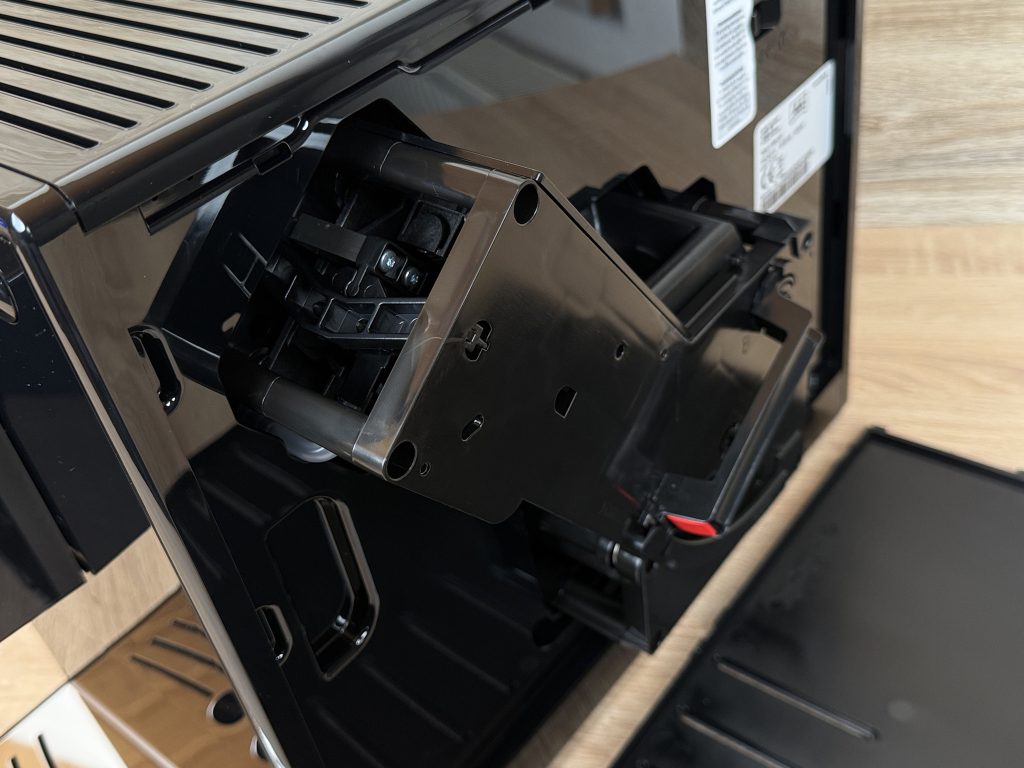 Melitta Solo E 950-222 Kaffeevollautomat herausgezogene Brüheinheit