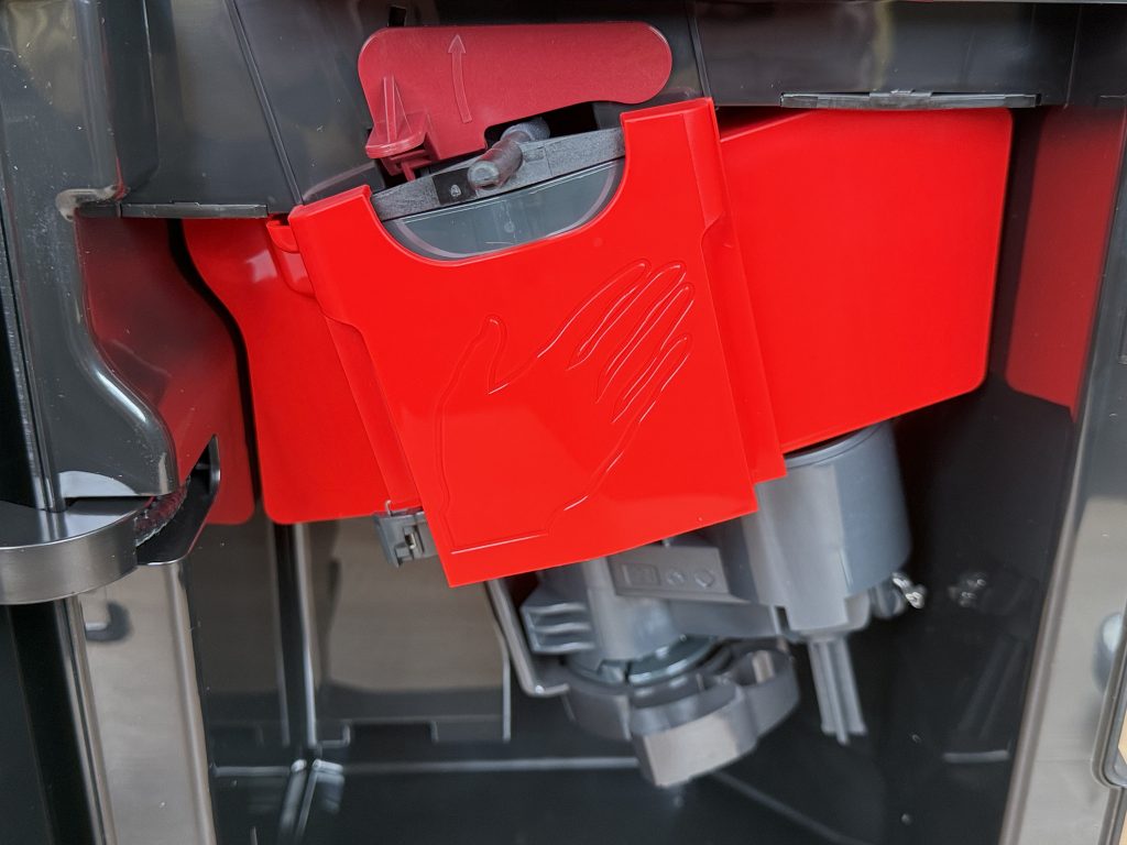 Siemens EQ300 TF301E19 Kaffeevollautomat Brühgruppe in der Maschine