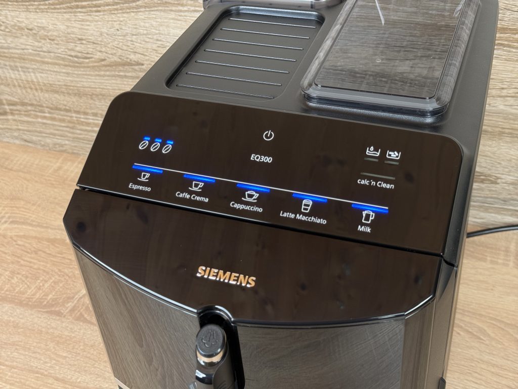 Siemens EQ300 TF301E19 Kaffeevollautomat Betriebsbereit