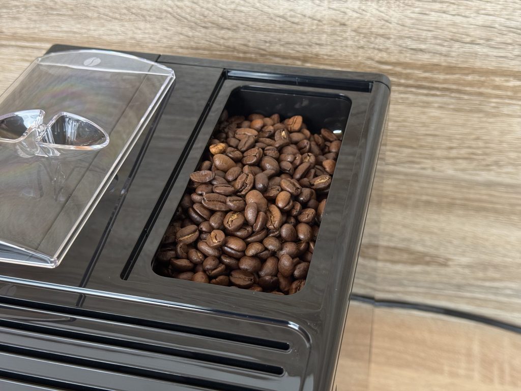 Melitta Solo E 950-222 Kaffeevollautomat Bohnenbehälter befüllt