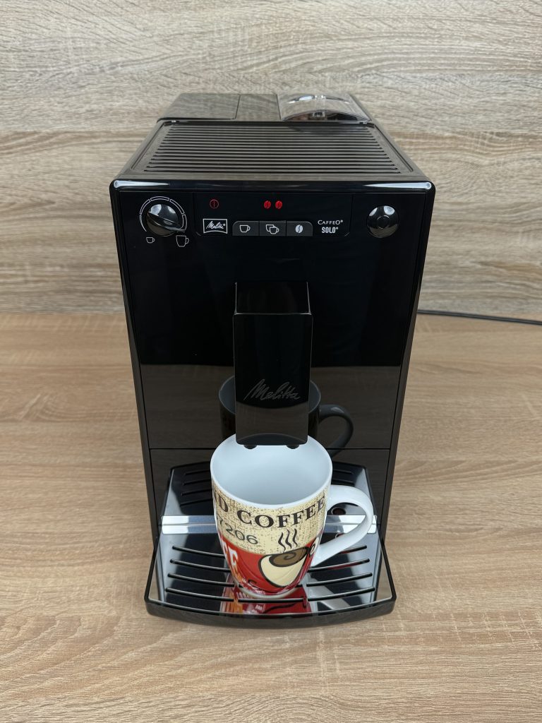 Melitta Solo E 950-222 Kaffeevollautomat mit Kaffeetasse