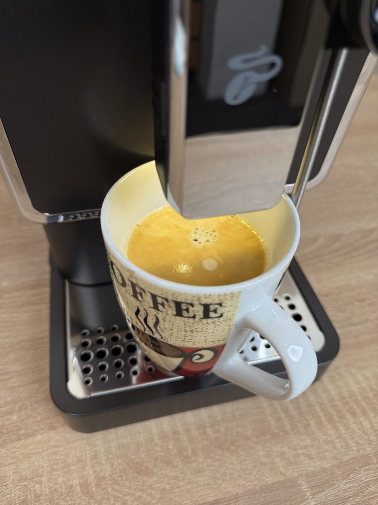Tchibo Esperto Pro Kaffeevollautomat fertiger Kaffe Crema 1
