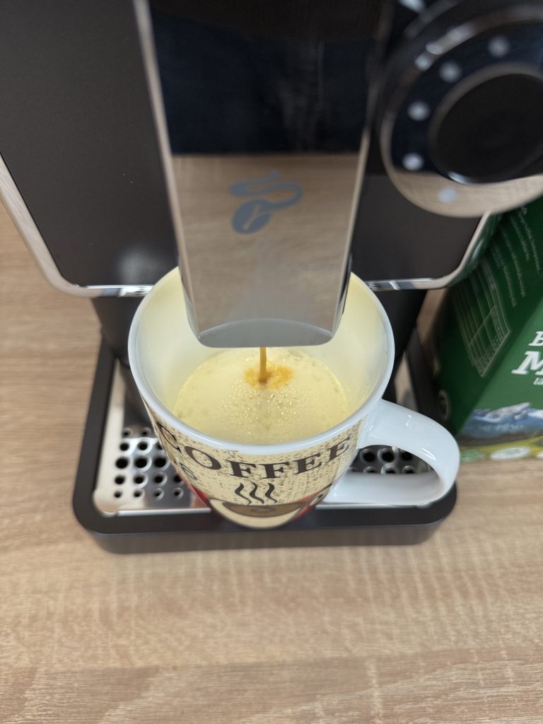 Tchibo Esperto Pro Kaffeevollautomat Zubereitung Cappuccino 2